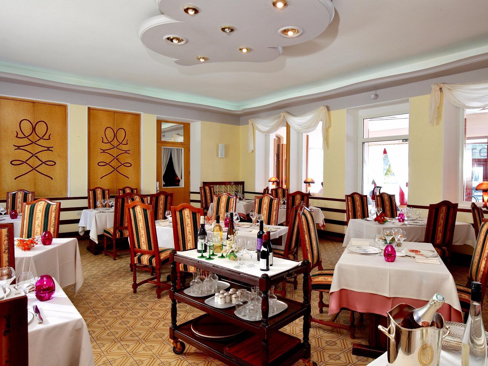 Logis Hotel & Restaurant Des Lacs Celles-sur-Plaine Exterior foto