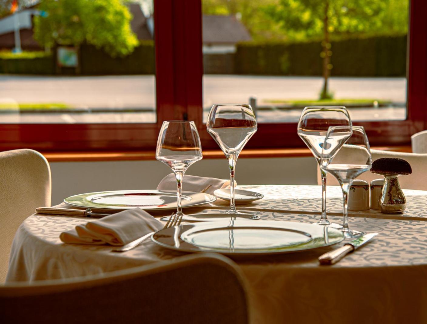 Logis Hotel & Restaurant Des Lacs Celles-sur-Plaine Exterior foto